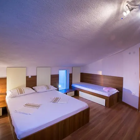 Fuza Rab Guest house *